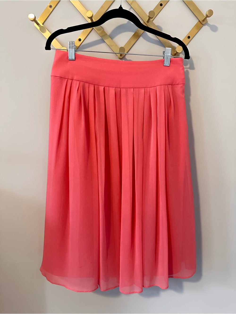 White House Black Market Coral Crinkle Chiffon Pleated Midi Skirt Lined Sz 6